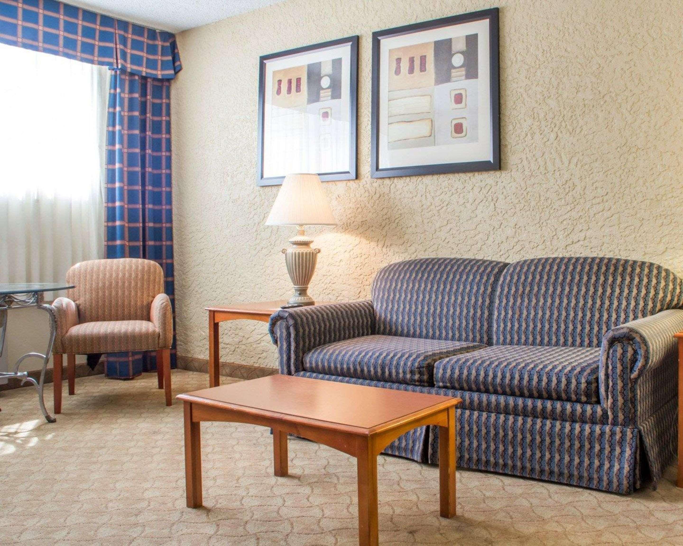 Econo Broken Arrow-tulsa Hotel